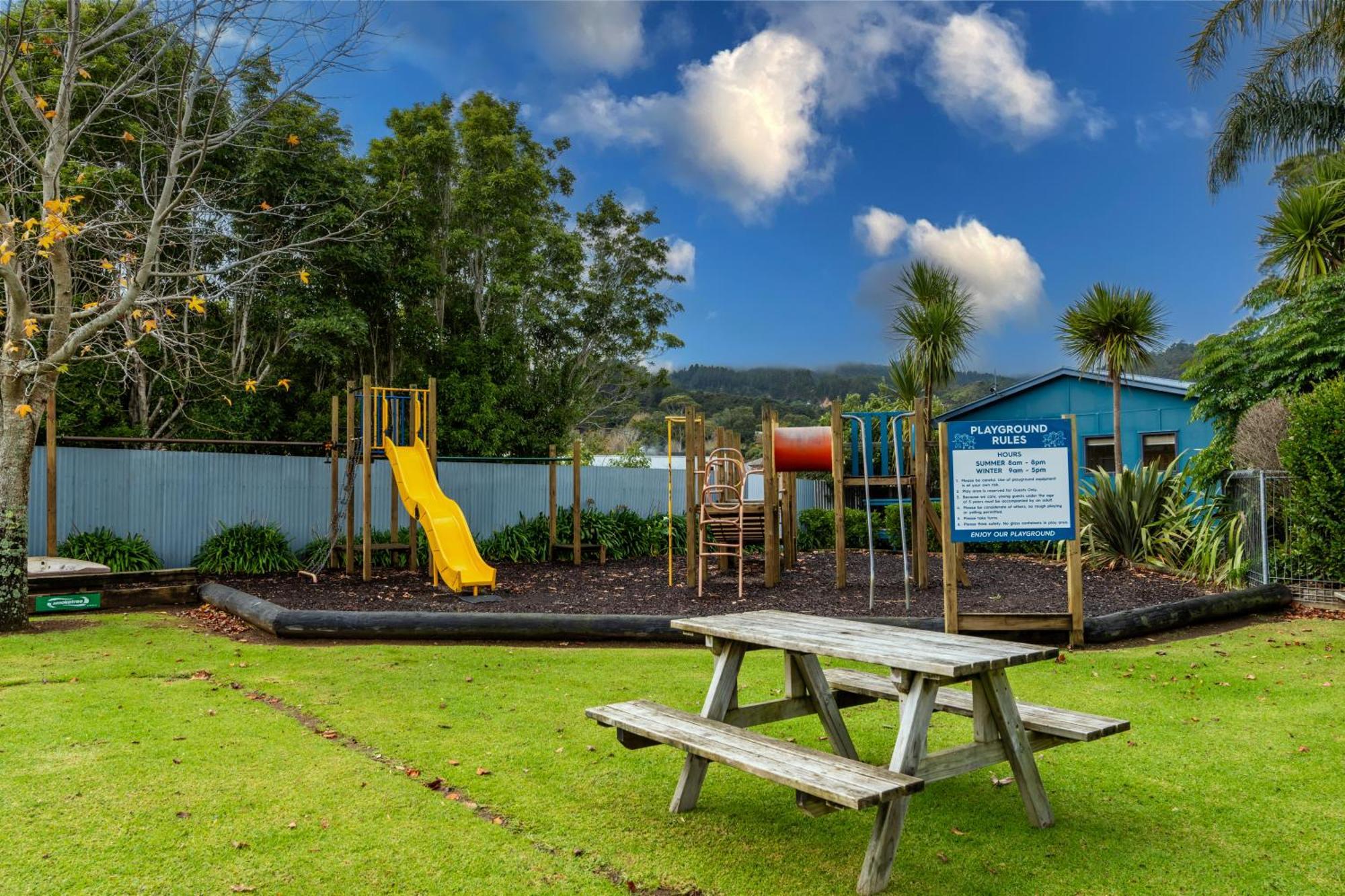 โคโรแมนเดล ท็อป10 ฮอลิเดย์ พาร์คแอนด์ โมเต็ล Coromandel ภายนอก รูปภาพ